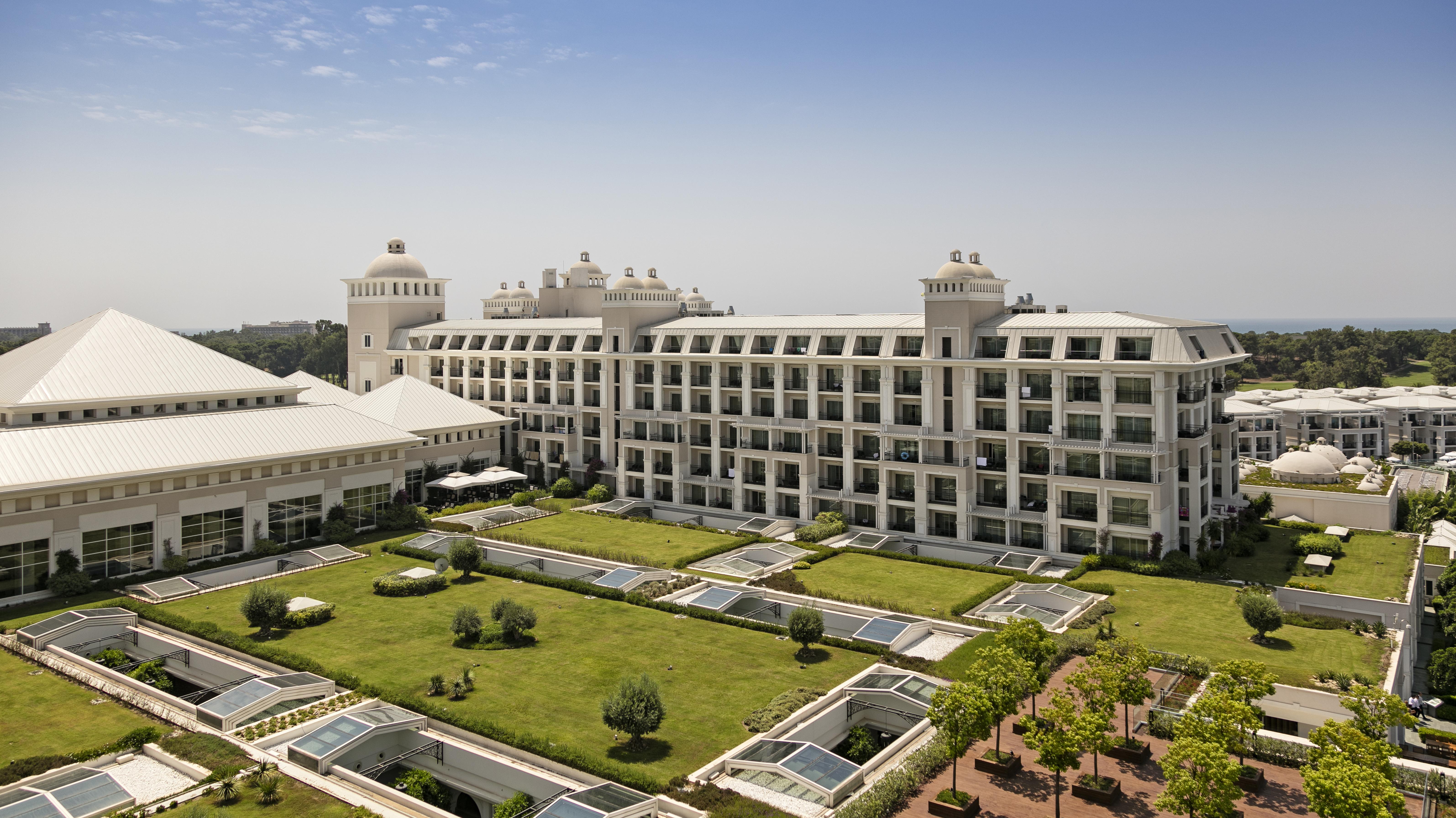 Titanic Deluxe Golf Resort