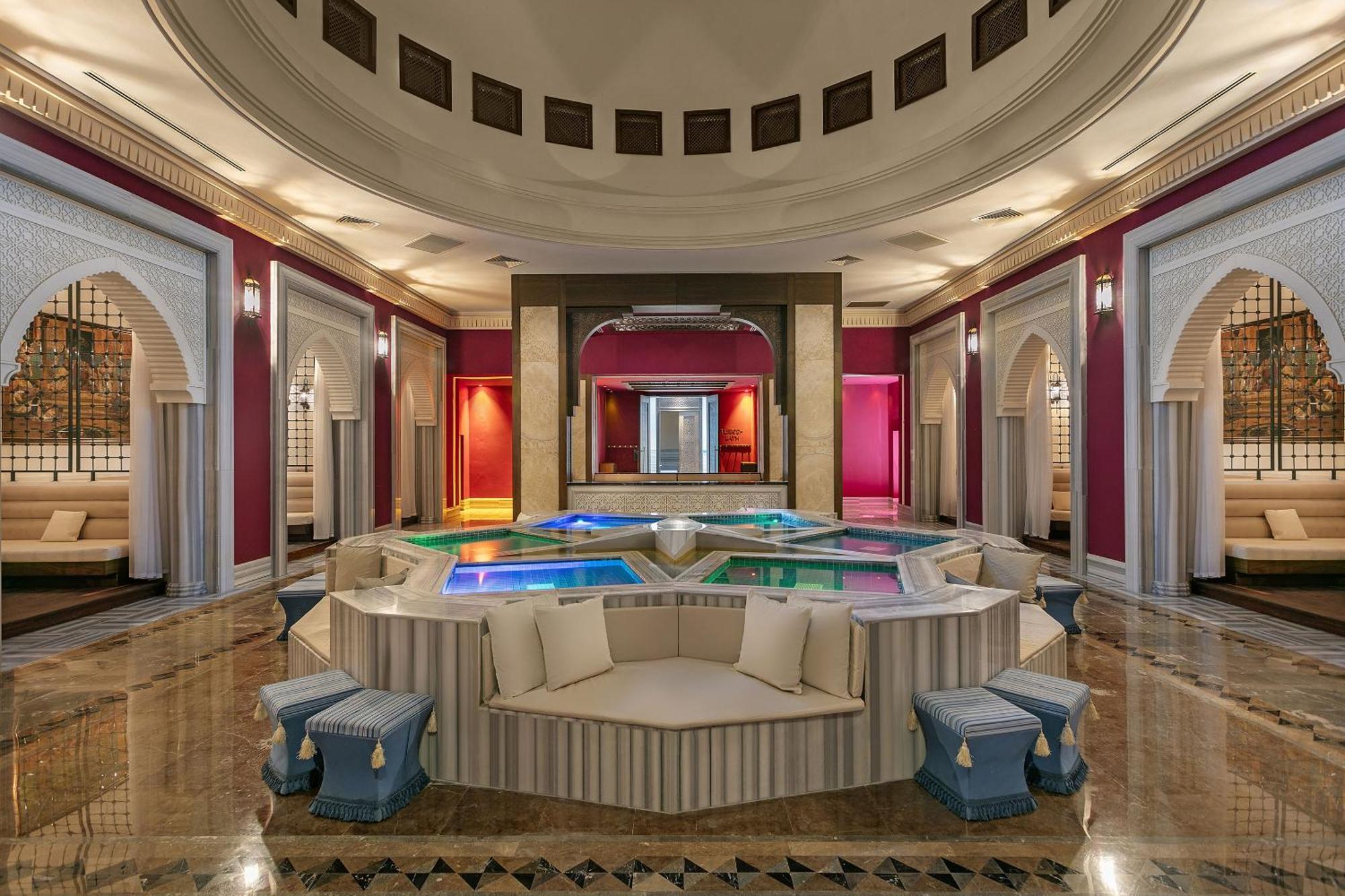 Titanic Deluxe Golf Complex