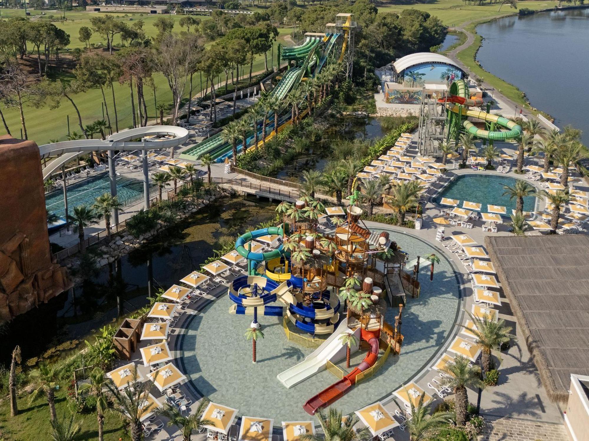 Complex Titanic Deluxe Golf 5*